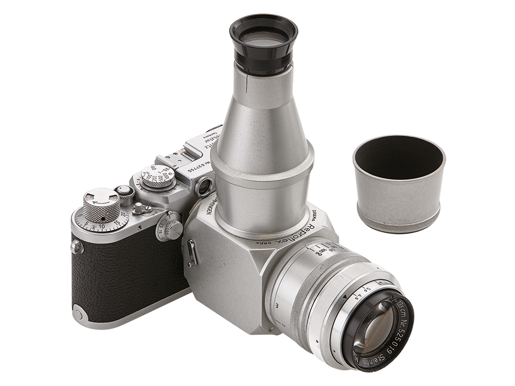 NOVOFLEX-Spiegelkasten mit Prismenaufsatz auf Leica-Messsucherkamera