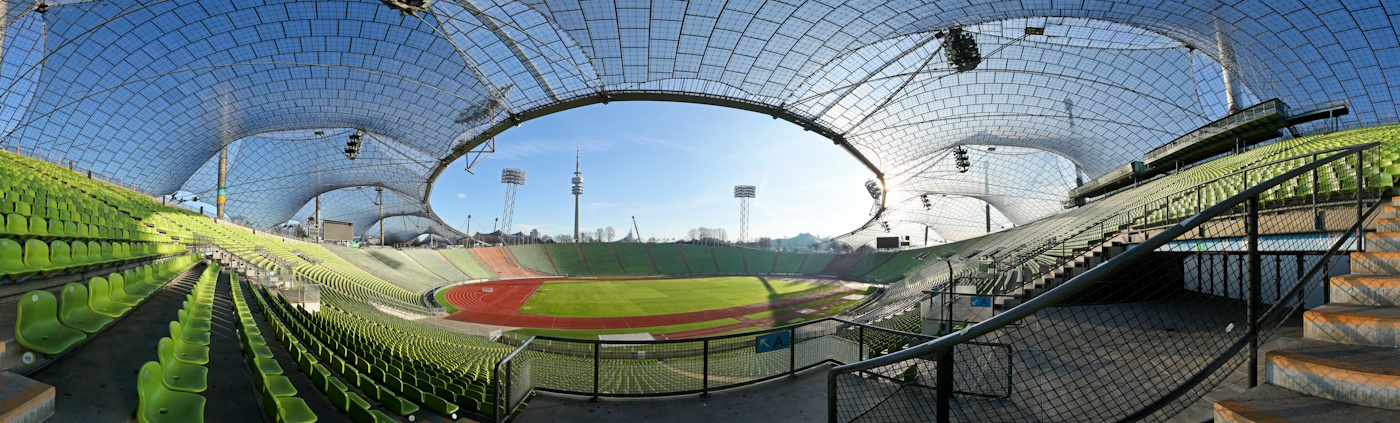 Panorama-Aufnahme des Münchner Olympiastadions mit Zeltdach