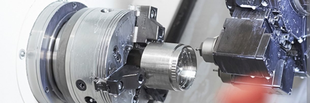Präzisionsdrehung eines Aluminiumteils auf der CNC-Drehmaschine