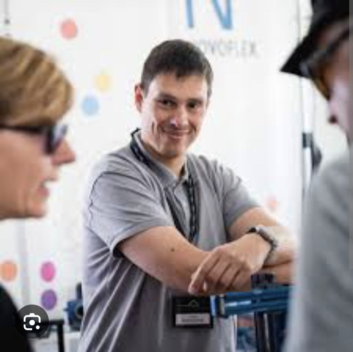NOVOFLEX-Mitarbeiter im Gespräch